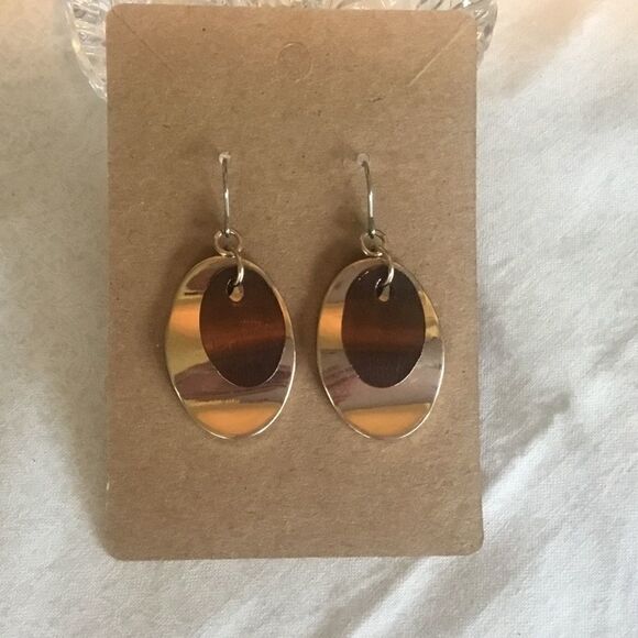 $10 ea or 3/$20 Goldtone Oval Earrings - Picture 4 of 6